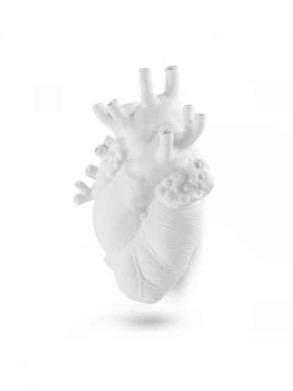 Seletti Love in Blom Giant vaso a forma di cuore in fibra di vetro di colore bianco gigante vista frontale