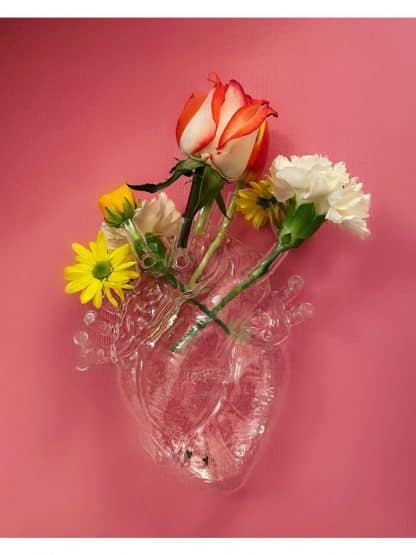 Seletti love in bloom glass vaso realistico a forma di cuore con fiori