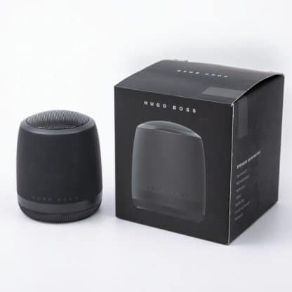 Hugo Boss Speaker Wireless con funzione viva voce di colore nero vista confezione