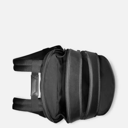 Montblanc Zaino Sartorial medium in pregiata pelle stampa Saffiano, di colore nero, dotato di tre scomparti con zip per riporre documenti, strumenti da scrittura e strumenti elettronici, vista superiore aperto.