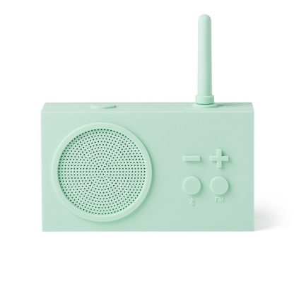 La forma retrò di Tykho di colore mint ricorda le tradizionali radio AM/FM che si trovavano nelle cucine dei nostri genitori, ma con un tocco contemporaneo, funzione speaker Bluetooth®