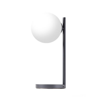 Lexon Bubble Lamp è una lampada da scrivania a luce bianca fredda o calda + 7 colori di illuminazione e caricabatterie wireless integrato. Vista di profilo