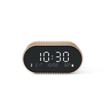 Lexon sveglia Ray Clock colore oro, dotata di uno schermo LCD VA puro nero per una visibilità chiara in ogni momento, sensori di temperatura ambiente e umidità, visualizza informazioni utili per il tuo benessere quotidiano, vista frontale.