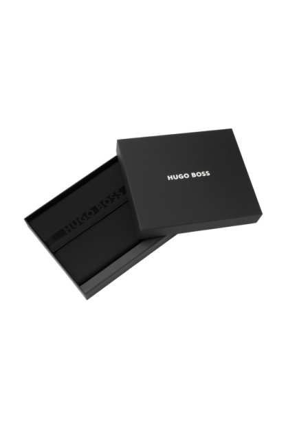 Hugo Boss Cloud Folder A5 nero opaco, confezione aperta.