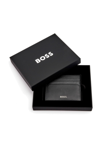 Hugo Boss Porta card Classic Smooth in pelle nera, visto in confezione
