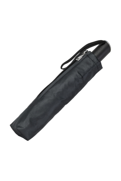 Hugo Boss ombrello tascabile Loop Black è un accessorio da viaggio pratico ed elegante. È progettato per essere facile da portare con te, grazie alle sue dimensioni compatte. Visto con custodia inserita.