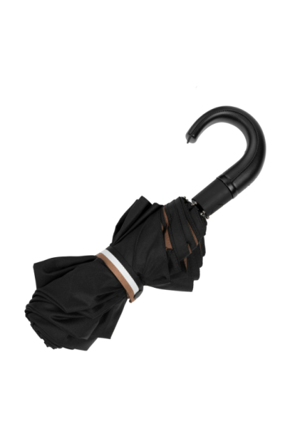 Hugo Boss ombrello tascabile Iconic Black è un accessorio pratico ed elegante. Visto chiuso con fascetta agganciata.