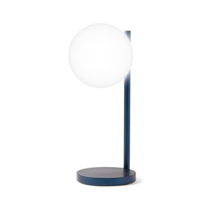 Lexon Bubble Lamp è una lampada da scrivania a luce bianca fredda o calda + 7 colori di illuminazione e caricabatterie wireless integrato. Accesa in bianco