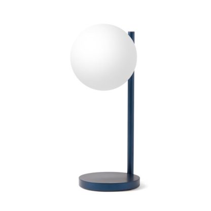 Lexon Bubble Lamp è una lampada da scrivania a luce bianca fredda o calda + 7 colori di illuminazione e caricabatterie wireless integrato. Vista in diagonale spenta