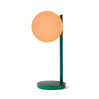 Lexon Bubble Lamp è una lampada da scrivania a luce bianca fredda o calda + 7 colori di illuminazione e caricabatterie wireless integrato. Accesa in arancio