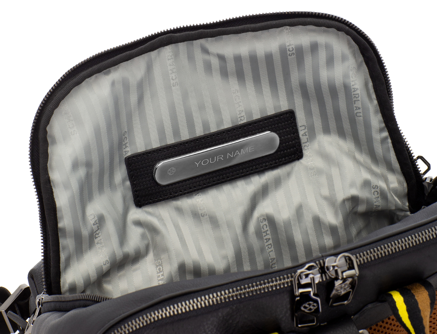 Scharlau Slackline collection zaino in pelle nero particolare della personalizzazione