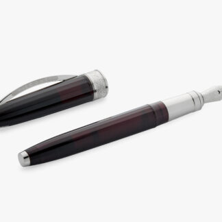 La penna stilografica Visconti Michelangelo unisce praticit&agrave; e raffinatezza in una forma fluida in resina traslucida di colore nero