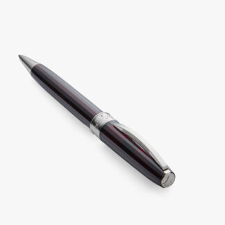 La penna a sfera Visconti Michelangelo unisce praticità e raffinatezza in una forma fluida in resina traslucida di colore nero