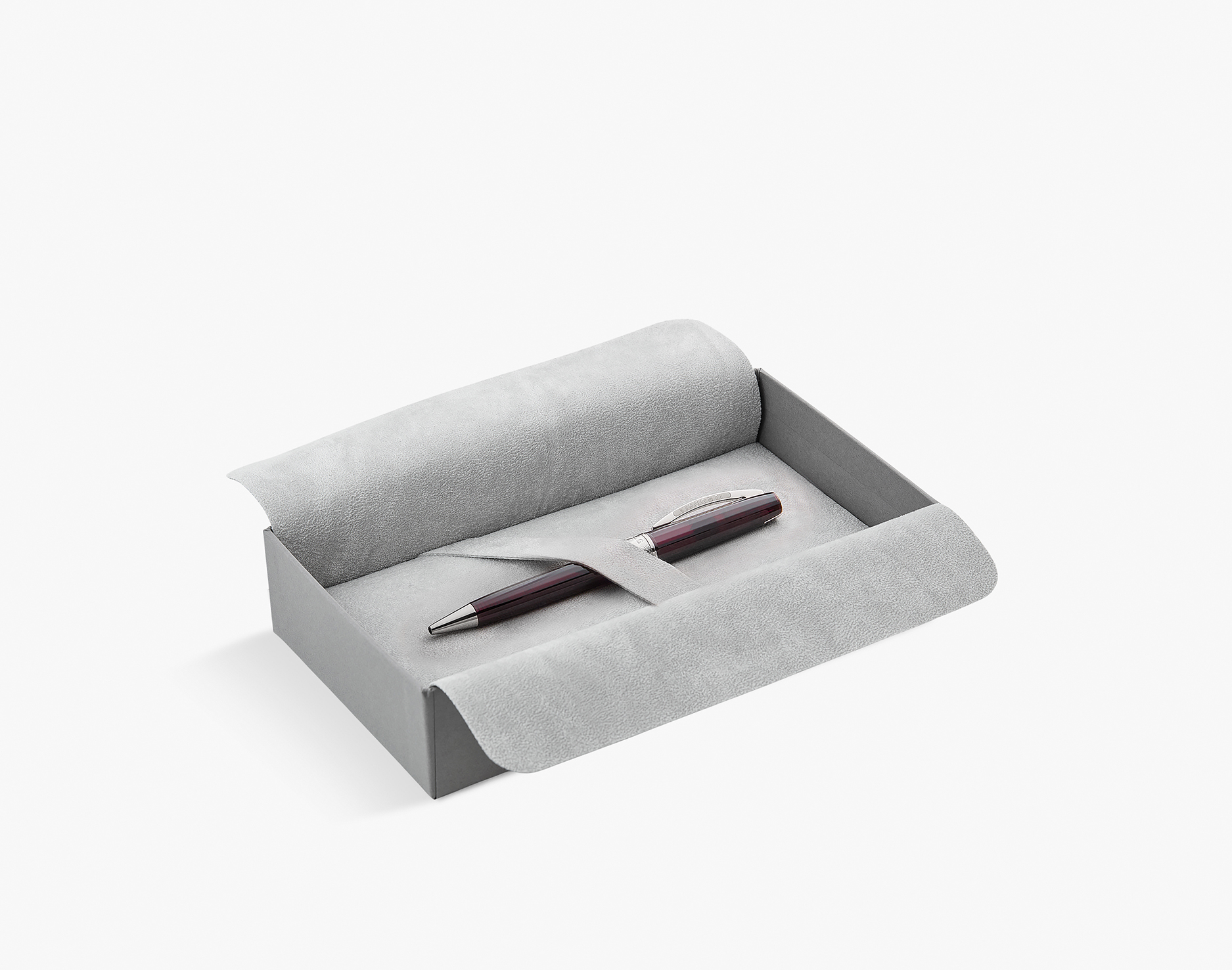 La penna a sfera Visconti Michelangelo unisce praticità e raffinatezza in una forma fluida in resina traslucida di colore nero, in confezione