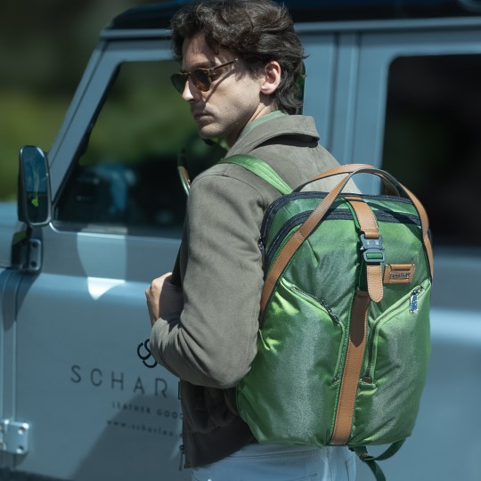 Scharlau Zaino Tote in tessuto e pelle con porta pc fino al 15,6" 2 scomparti con spallette sganciabili per portabilità a borsa verde su modello